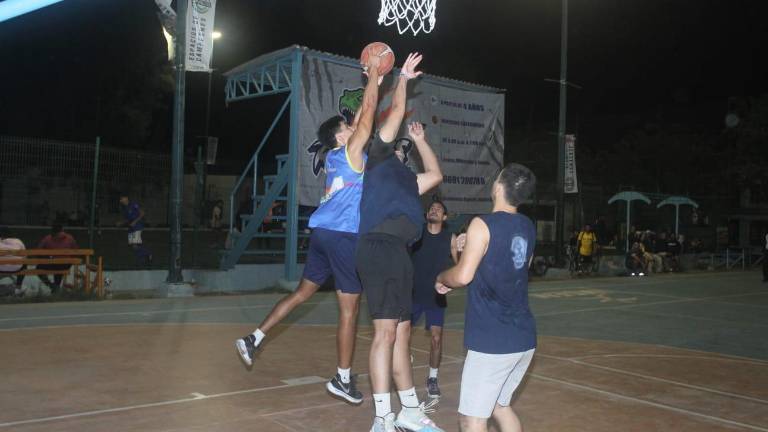 El Torneo de Baloncesto de Segunda Fuerza “Wolves-I. H. Organic Fruits-Deporte Total” se juega con intensidad.