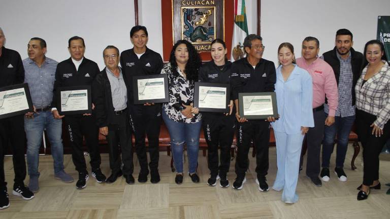 La Sala de Cabildo del Ayuntamiento de Culiacán fue el escenario de la premiación.