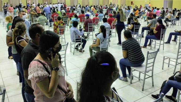 La vacunación ha sido fluida en los macrocentros de Los Mochis.