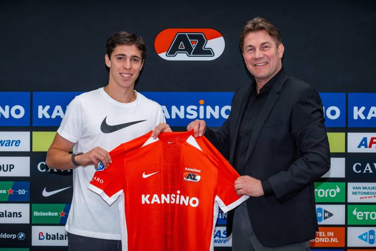 Mateo Chávez firma con AZ Alkmaar hasta 2030