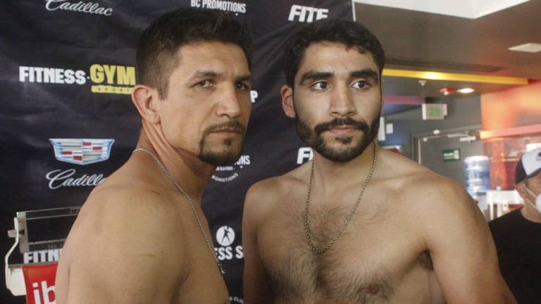 Saúl Román y Rafael Ortiz vencen a la báscula en el pesaje oficial de la función.