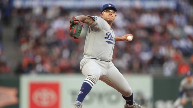 Julio Urías llega a 17 triunfos.