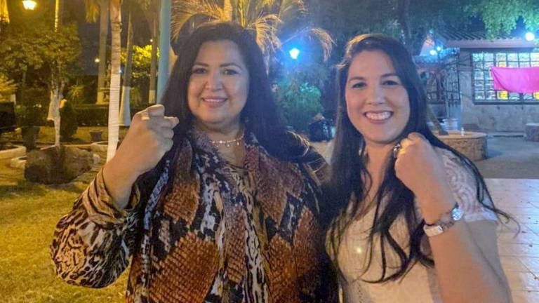Rosa Elena Millán y Angelina Valenzuela.