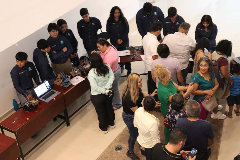 Presentan estudiantes de mecatrónica de la UTEsc sus proyectos con éxito