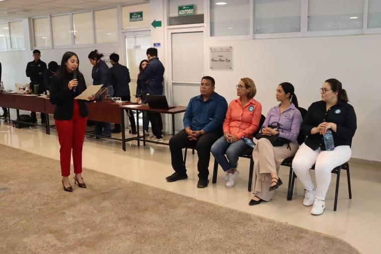 Presentan estudiantes de mecatrónica de la UTEsc sus proyectos con éxito