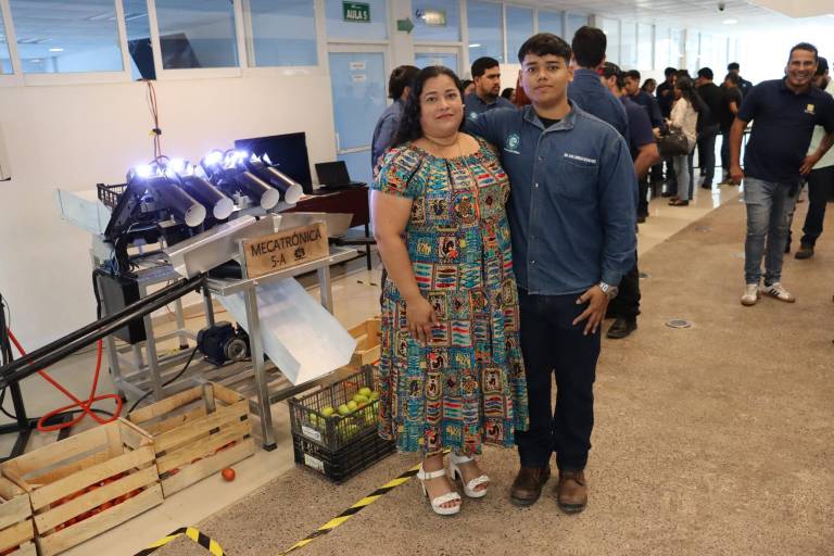 Presentan estudiantes de mecatrónica de la UTEsc sus proyectos con éxito