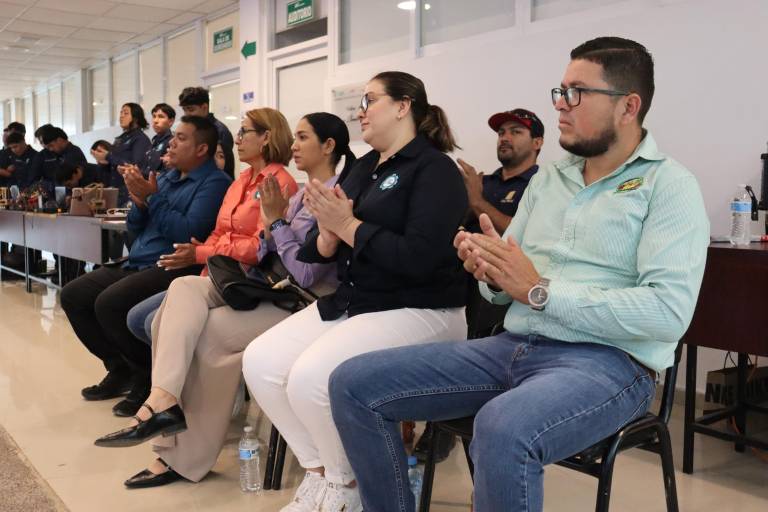 Presentan estudiantes de mecatrónica de la UTEsc sus proyectos con éxito