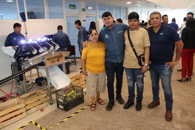 Presentan estudiantes de mecatrónica de la UTEsc sus proyectos con éxito