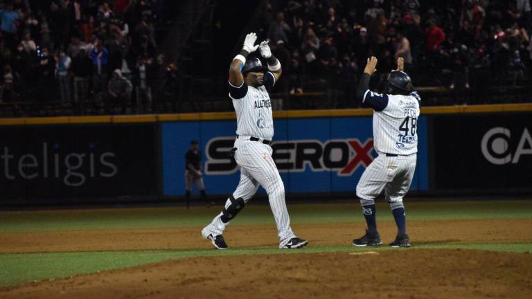 Yadir Drake festeja.