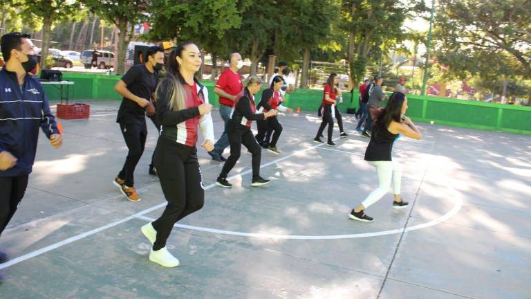 Los casi 80 empleados del Imdec le entraron a la activación física.