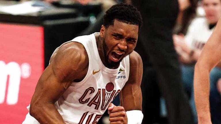 Donovan Mitchell encestó 30 puntos.