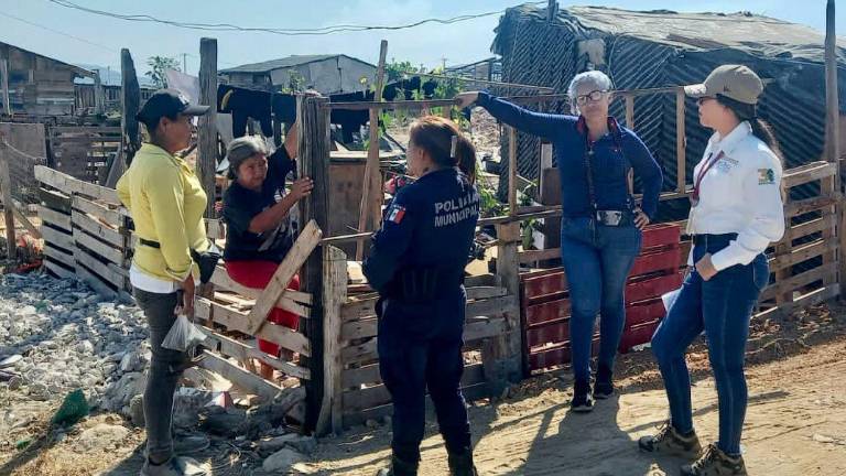 Personal del Gobierno municipal y de Profepa localizan a personas habitando en zonas de humedales.
