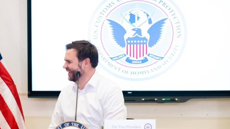 El Vicepresidente de Estados Unidos, J. D. Vance, visitó este miércoles, en Texas, la frontera entre su país y México.