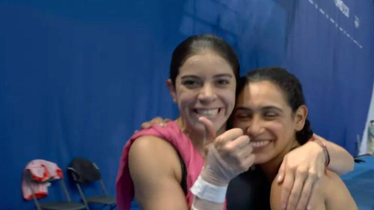Alejandra Orozco y Gabriela Agúndez cleebran su boleto para la final de plataforma de 10 metros.