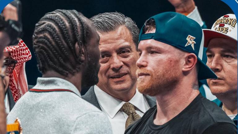 Posponen un día el combate de Canelo y Crawford.