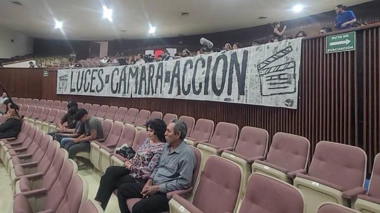 Productores sinaloenses acuden al Congreso para pedir que se expida la Ley Fílmica para Sinaloa.