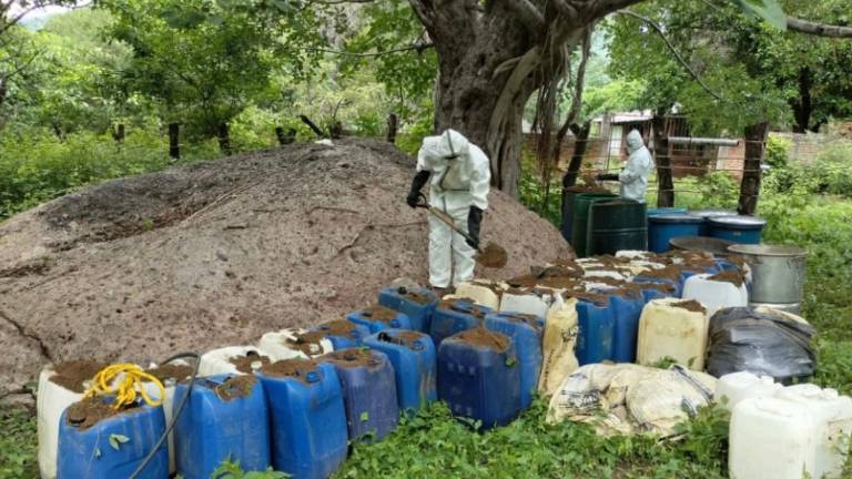 Personal militar aseguró químicos y utensilios usados para fabricar drogas sintéticas.