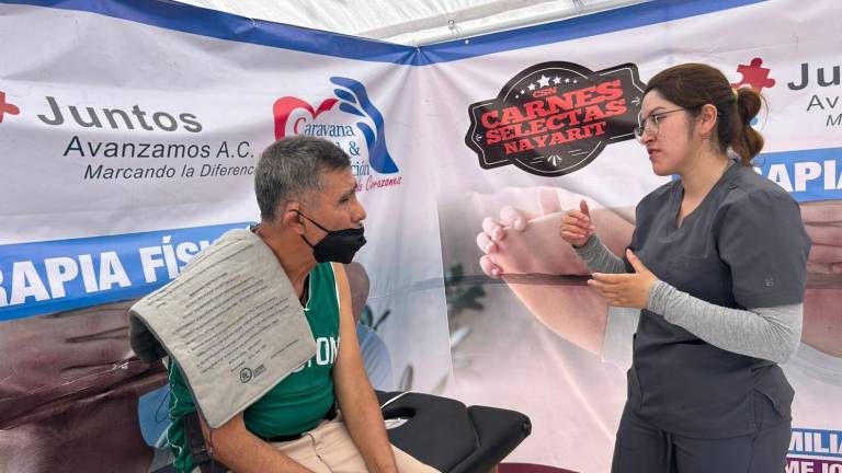 La Caravana de la Salud y Nutrición se realizó en el estacionamiento de Carnes Selectas Nayarit.