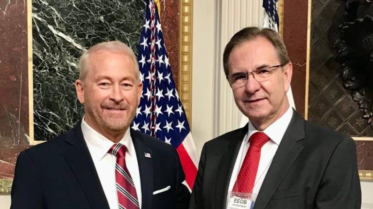 El Embajador de México en Estados Unidos, Esteban Moctezuma, con el nuevo Embajador de EU en México, Ron Johnson.