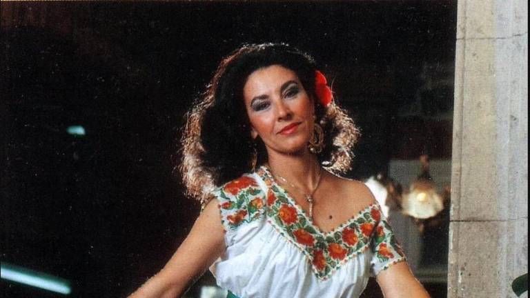 La máxima fiesta universitaria rendirá tributo a la cantante sinaloense Amparo Ochoa.