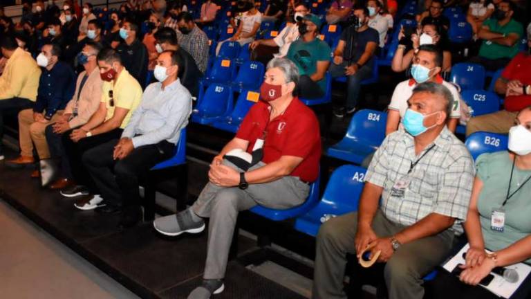 Público y especialistas en medicina deportiva, en el evento.