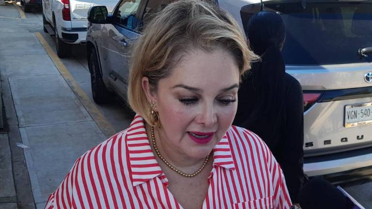 Eneyda Rocha Ruiz, presidenta del DIF Sinaloa, pide que a niños de la calle se les apoye con donativo de ropa o comida y no con dinero.