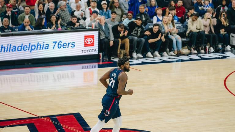 Joel Embiid se someterá a su segunda cirugía en la rodilla izquierda en poco más de un año.