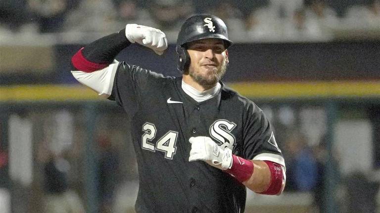 Yasmani Grandal aportará su veteranía en la receptoría para los Piratas de Pittsburgh.