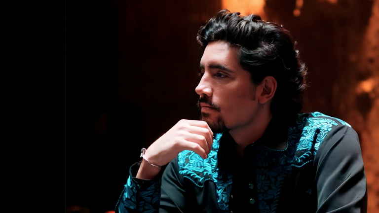 Alex Fernández.