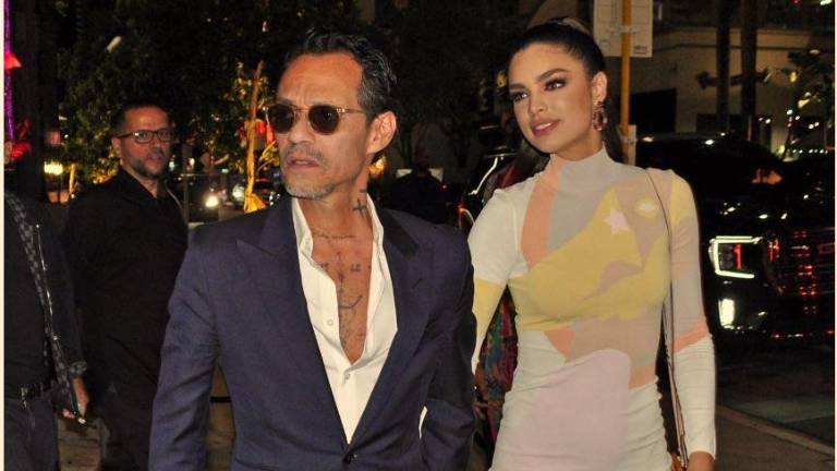 Marc Anthony y Nadia Ferreira disfrutan de su compromiso.