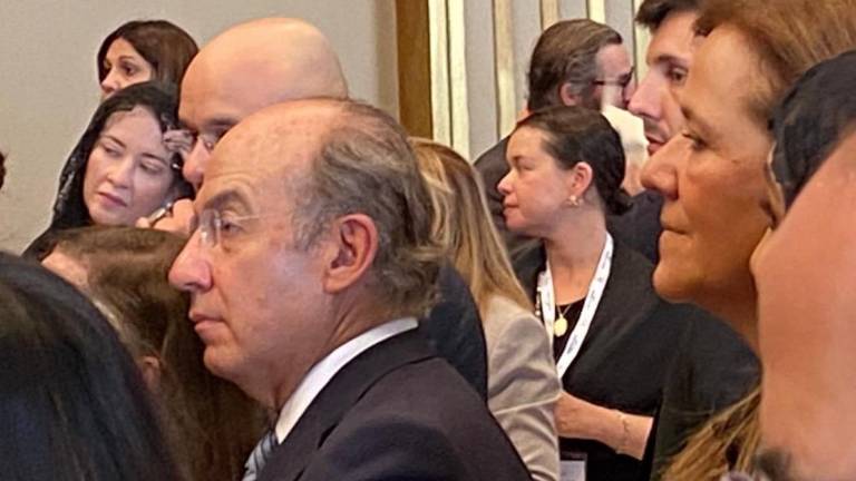El Senador Gerardo Fernández Noroña compartió la imagen de Felipe Calderón y Margarita Zavala en la audiencia con el Papa León XIV.
