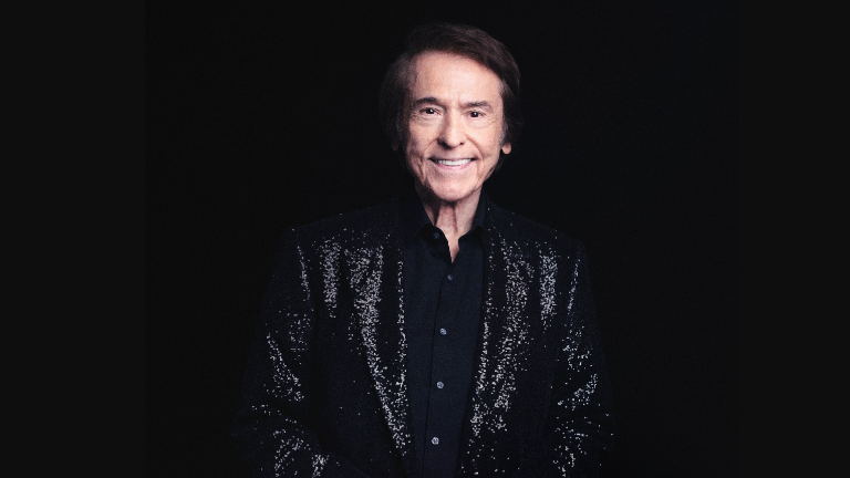 La plataforma de streaming honrará al cantante Raphael con una serie sobre su vida.