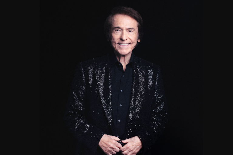 Prepara Netflix la biopic del cantante español Raphael