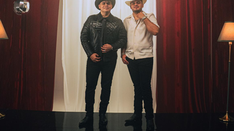 Eenigma Norteño y Edgardo Núñez.