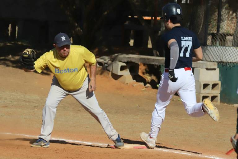 Familia Velarde mejora posición en Beisbol Meseros