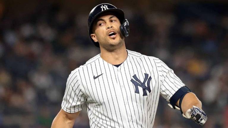 Giancarlo Stanton sigue sin poder tener actividad en el campo de prácticas de los Yanquis.