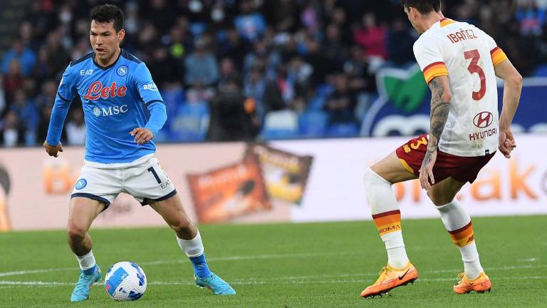 “Chucky” Lozano tuvo buena participación con el Nápoles ante Roma.