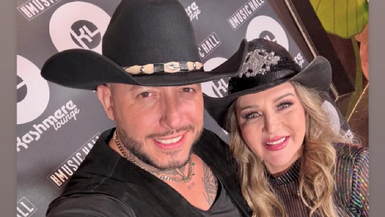 Cibad Hernández y Alicia Villarreal confirman su relación.
