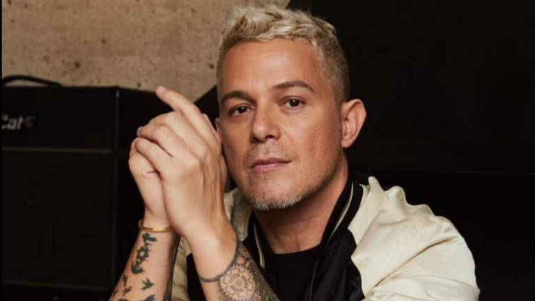 Alejandro Sanz se disfraza una vez más de Rey Mago y regala juguetes.