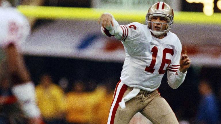 Joe Montana tuiteó sobre WrestleMania y Triple H le extendió una cordial invitación.