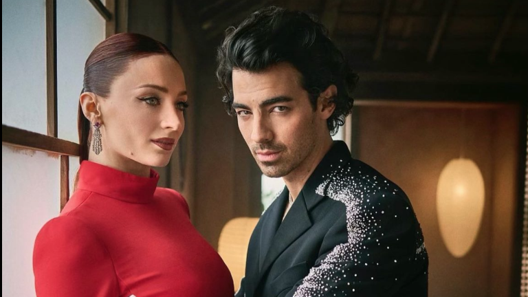 La actriz Sophie Turner señala que el cantante tiene retenida a sus hijas.