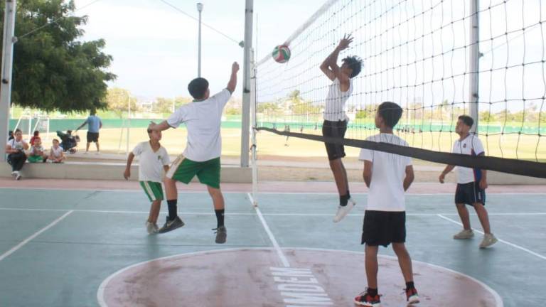 En la rama varonil, la Secundaria Federal 1 Guillermo Prieto vence a la Secundaria Federal 5 Martiniano Carvajal.