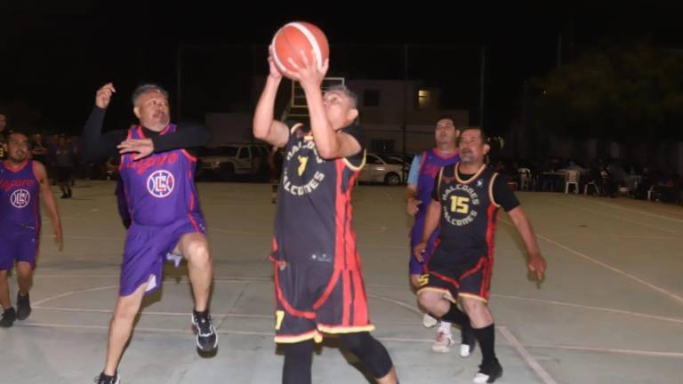 La cancha del Infonavit Playas alberga la actividad del Torneo Veteranos.