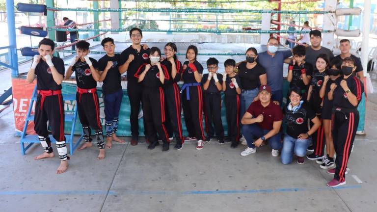Alumnos e instructores se dieron cita en el acto inaugural.