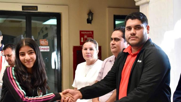 Los deportistas reciben becas entre entre 6 mil y 8 mil pesos.