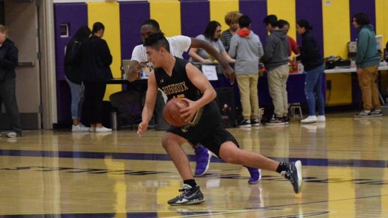Emilio Argüelles Picos representa a Ademeba Sinaloa en el baloncesto estudiantil de Estados Unidos.