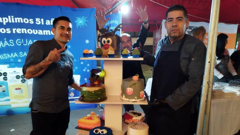 Las técnicas del uso de la crema chantilly fueron compartidas por los chefs reposteros José Salazar y Gustavo Bernal.