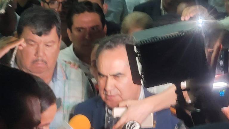El Rector de la UAS Jesús Madueña Molina al salir de la audiencia de este martes.