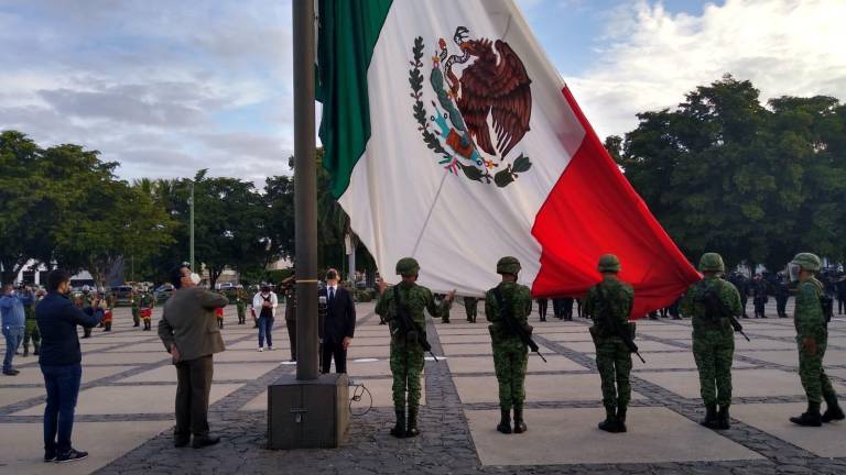 En la Rotonda de los Hombres Ilustres se realizó unas guardia de honor al oriundo de Mocorito.