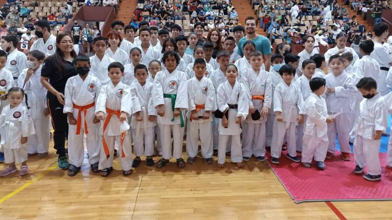 La delegación de karate de Mazatlán regresa triunfal de Los Mochis.